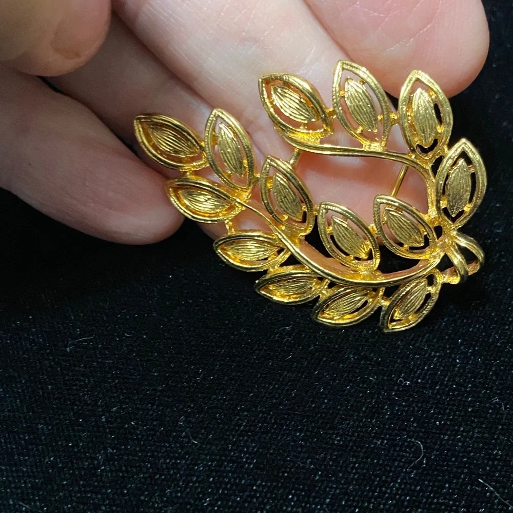 Elegant vintage Napier Gold Leaf Brooch pin
